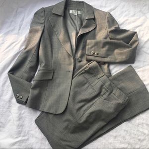 Tahari , Arthur S. Levine Gray Suit Size 2